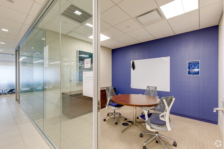 More Photos Of 100 S Charles St, Baltimore Office For Sale