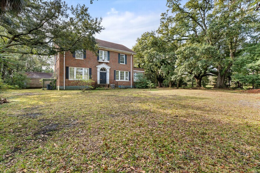 More Photos Of 1911 Government St, Mobile Office For Sale
