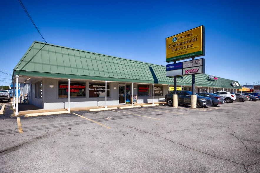 Primary Photo Of 3016-3020 University Dr, Huntsville Storefront Retail Office For Sale
