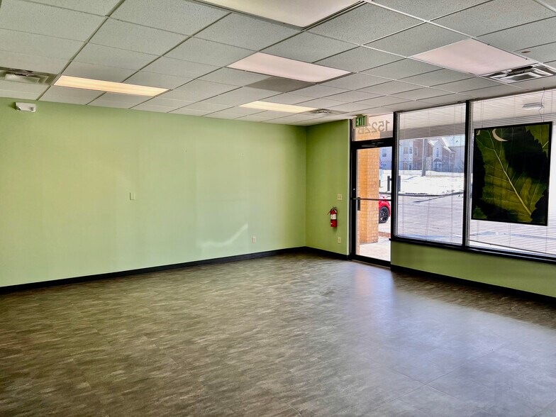 More Photos Of 1522 NW Vivion Rd, Kansas City Storefront Retail Office For Lease