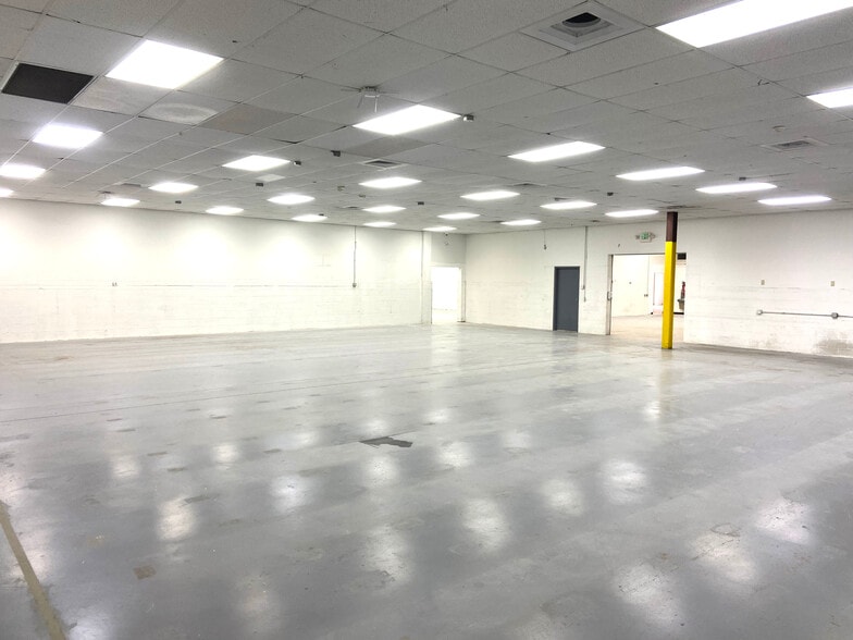 More Photos Of 243 Cockeysville Rd, Cockeysville Warehouse For Lease