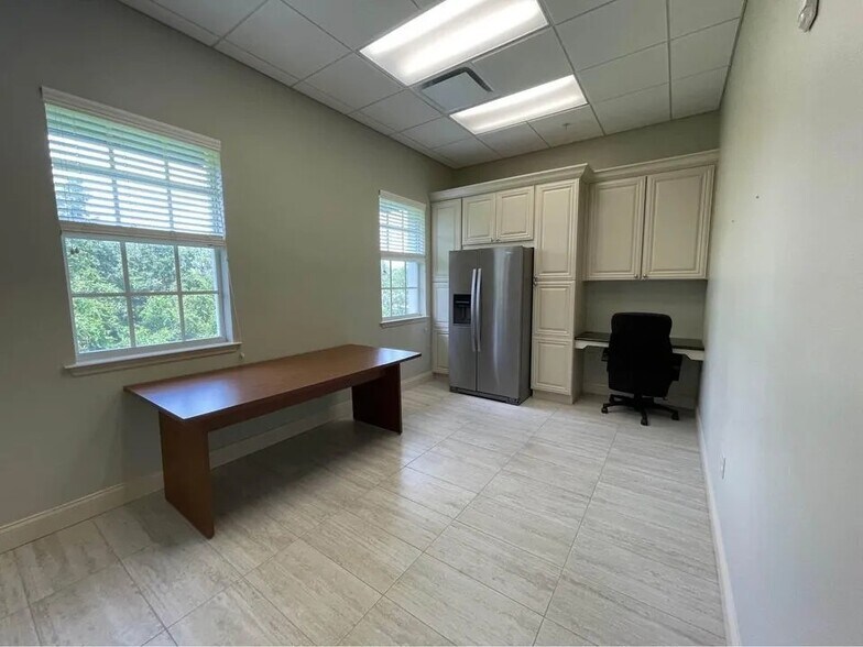 More Photos Of 5602 Marquesas Cir, Sarasota Office For Sale