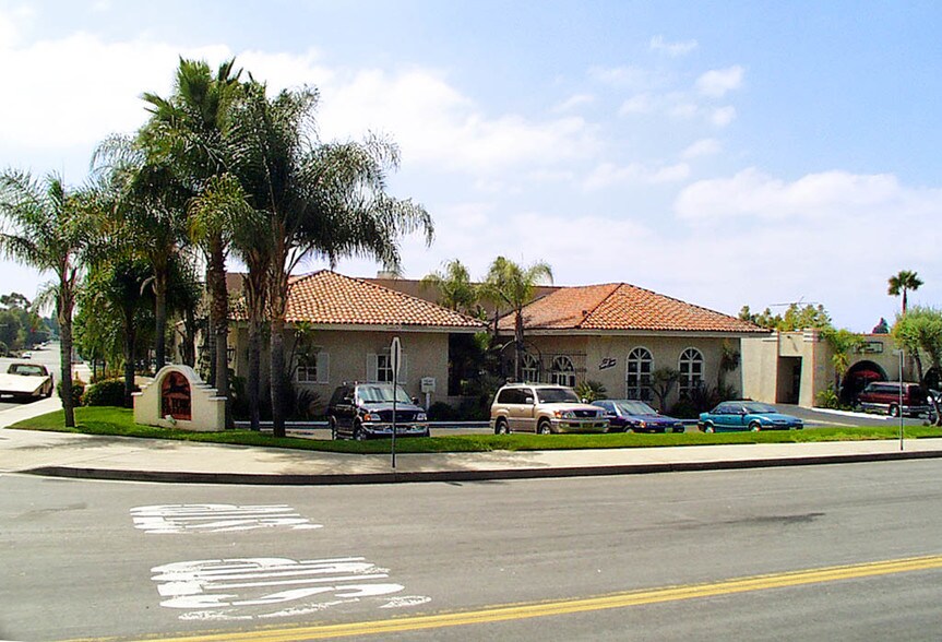 More Photos Of 22731 Aspan St, Lake Forest Restaurant For Lease