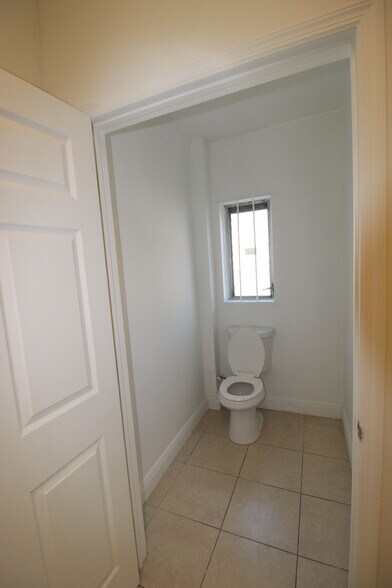 More Photos Of 2029 Tyler St, Hollywood General Retail For Lease