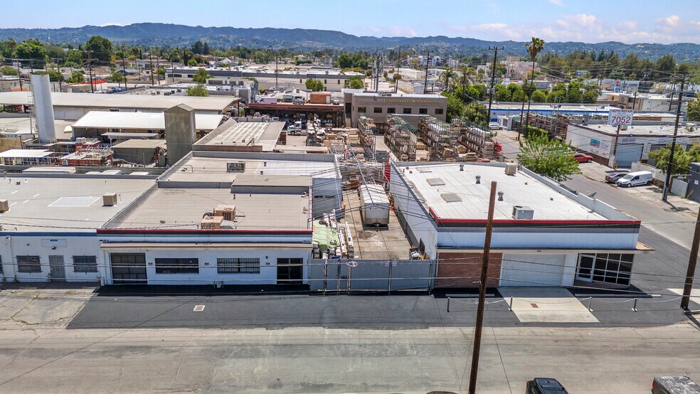 More Photos Of 18422-18428 Gault St, Reseda Warehouse For Lease