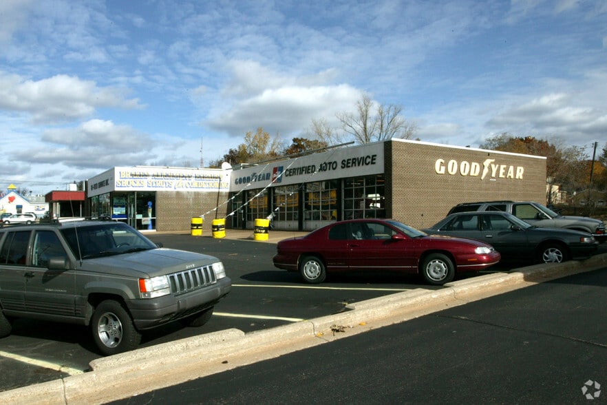 Primary Photo Of 2518 Alpine Ave, Grand Rapids Auto Repair For Sale