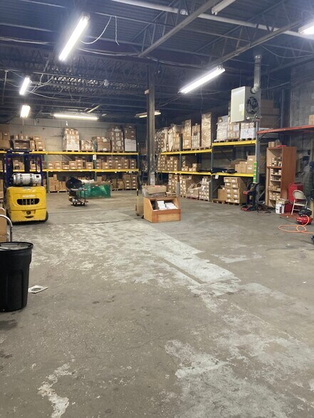 More Photos Of 4090 Austin Blvd, Island Park Service For Lease