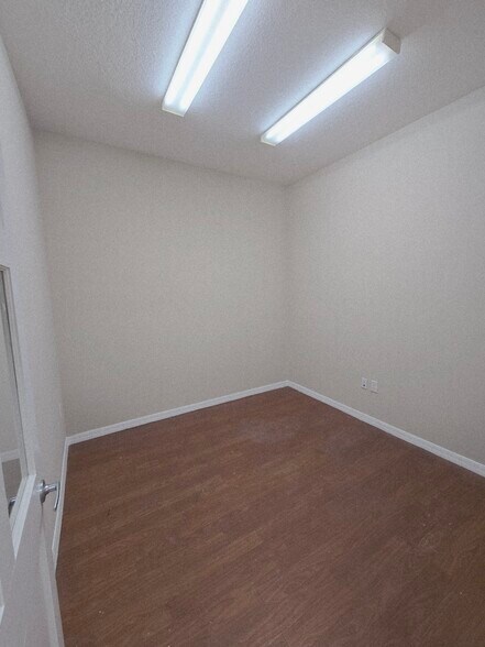 More Photos Of 1708-1718 Lexington Green Ln, Sanford Medical For Sale