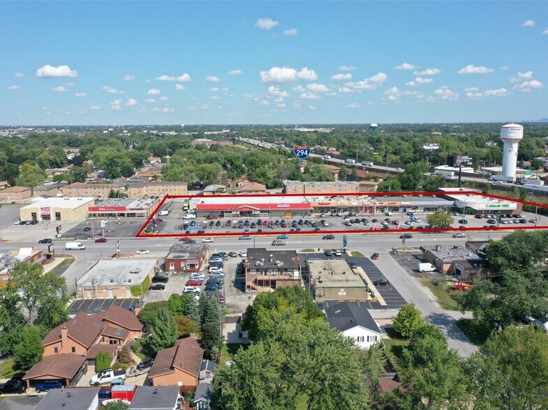 More Photos Of 6600-6620 W 111th St, Worth Unknown For Lease