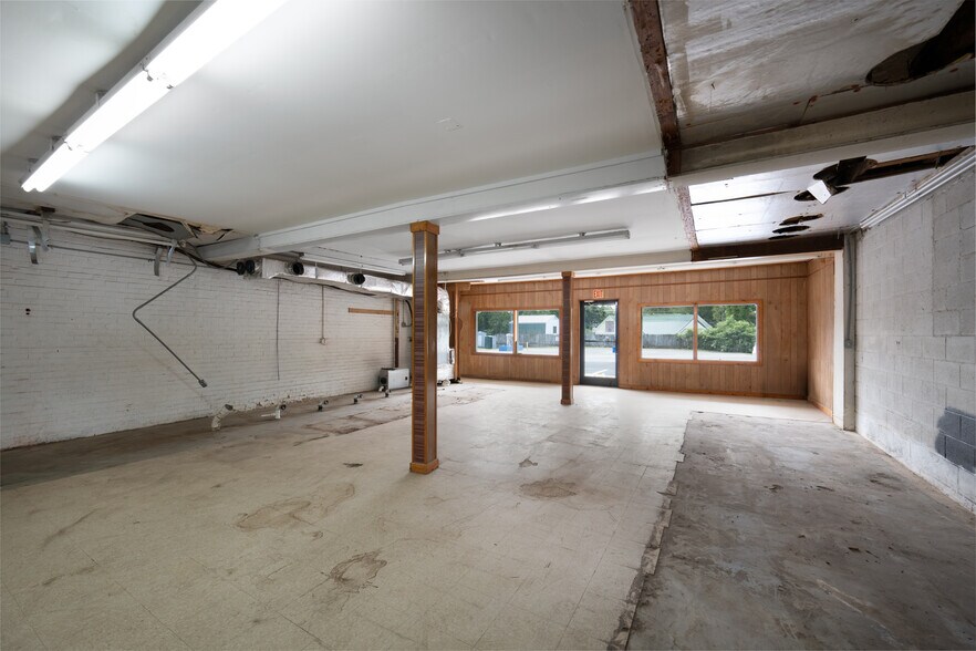 More Photos Of 121 Thompson St, Pittsboro Freestanding For Lease