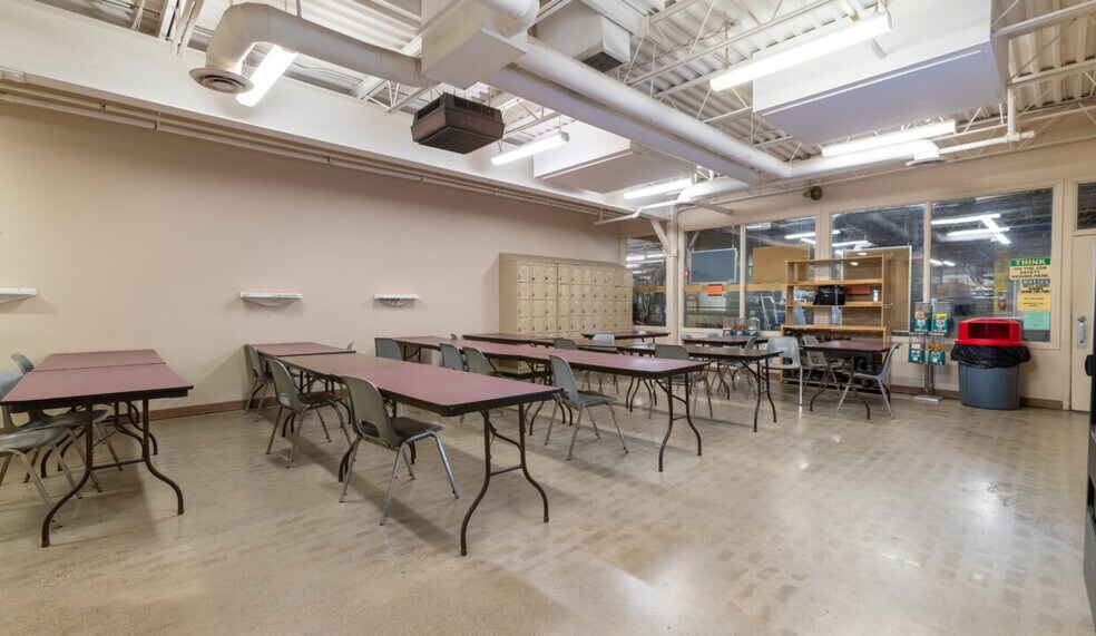 More Photos Of 888 Guelph St, Kitchener Manufacturing For Lease