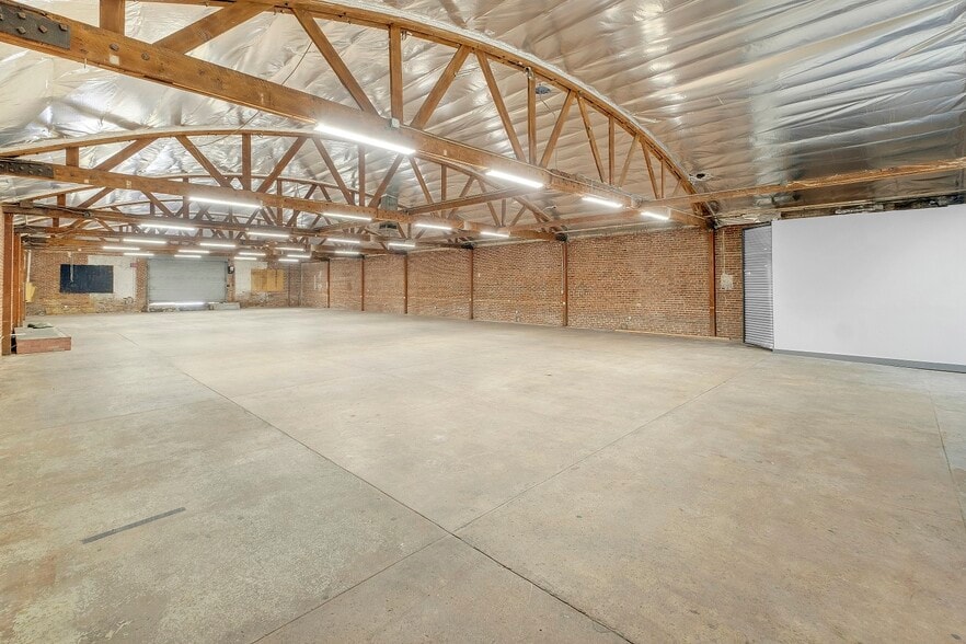 More Photos Of 236 W 18th St, Los Angeles Warehouse For Sale