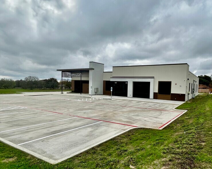 More Photos Of 11227 Toepperwein Rd, Live Oak Medical For Sale