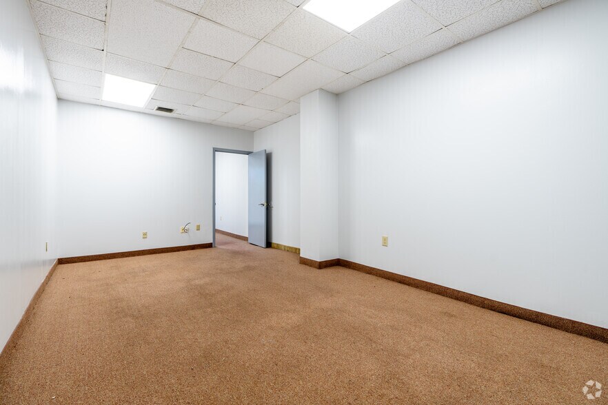 More Photos Of 3385 Airways Blvd, Memphis Office For Lease