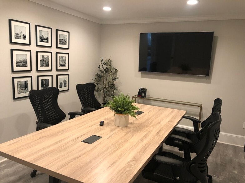 More Photos Of 201 E Academy St, Fuquay-Varina Office For Sale