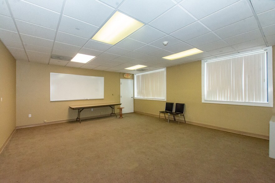 More Photos Of 975-977 Saratoga St, Boston Storefront Retail Office For Lease