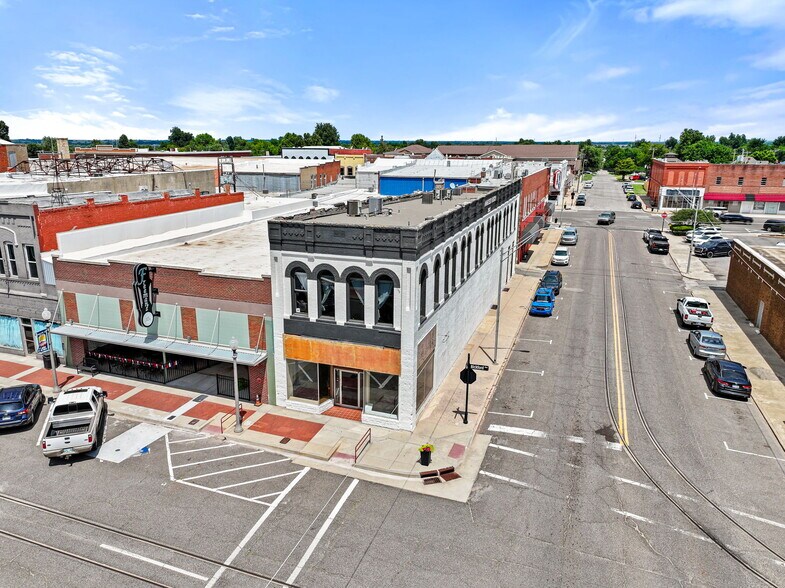 More Photos Of 121 S Bickford Ave, El Reno Storefront For Lease