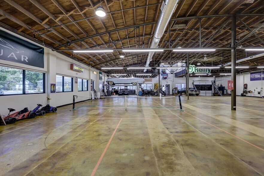 More Photos Of 102 S Wall Ave, Joplin General Retail For Lease