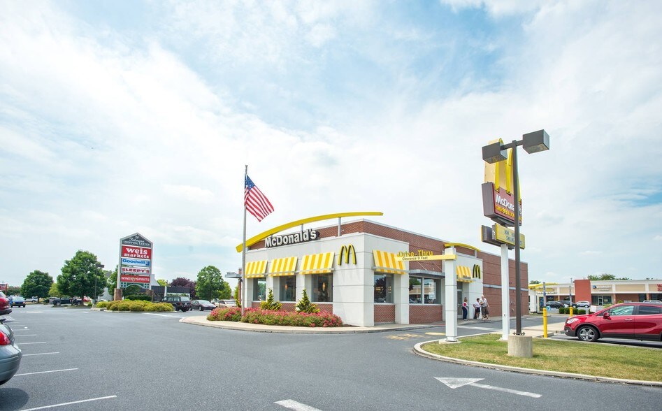 More Photos Of 901 E Main St, Palmyra Unknown For Lease