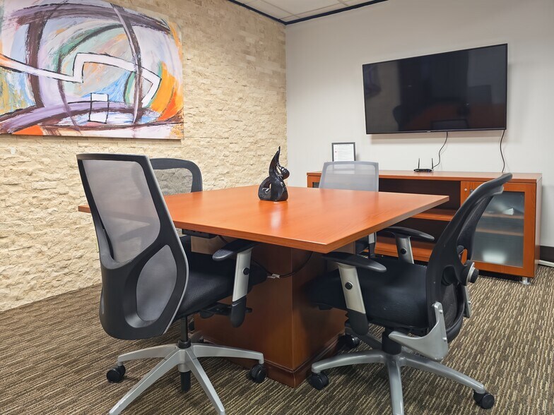 More Photos Of 15851 Dallas Pkwy, Addison Coworking Space