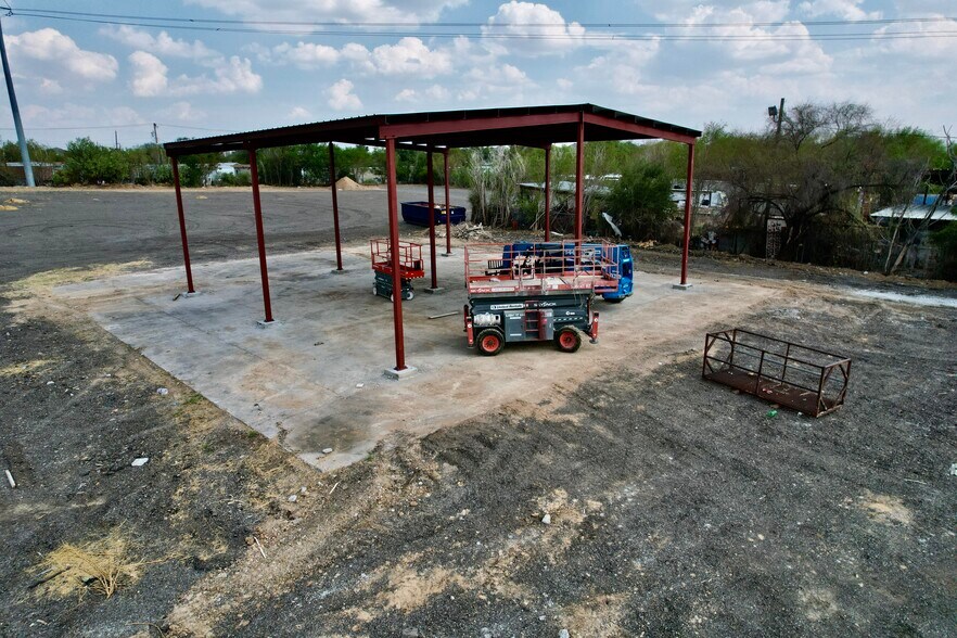 More Photos Of 8301-8319 San Dario Ave, Laredo Land For Lease