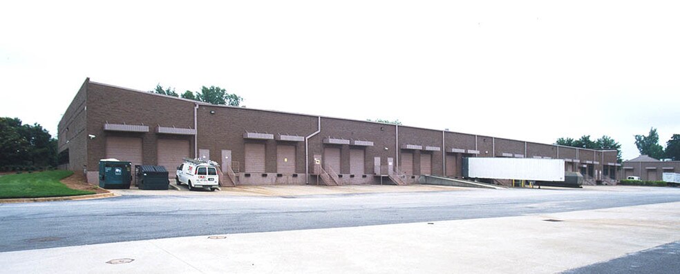 More Photos Of 1150 Northmeadow Pky, Roswell Distribution For Lease