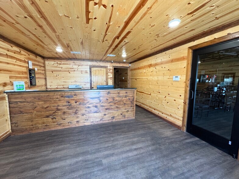 More Photos Of 500 SE Lincoln Rd, Idabel Hotel For Sale