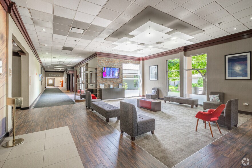 More Photos Of 10249 W Irving Park Rd, Schiller Park Hotel For Sale