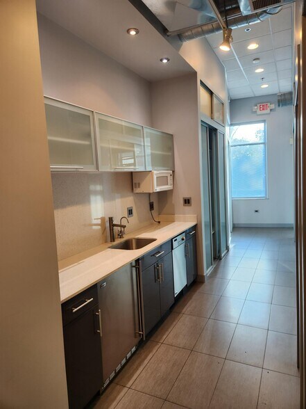 More Photos Of 2638 Patriot Blvd, Glenview Office For Lease