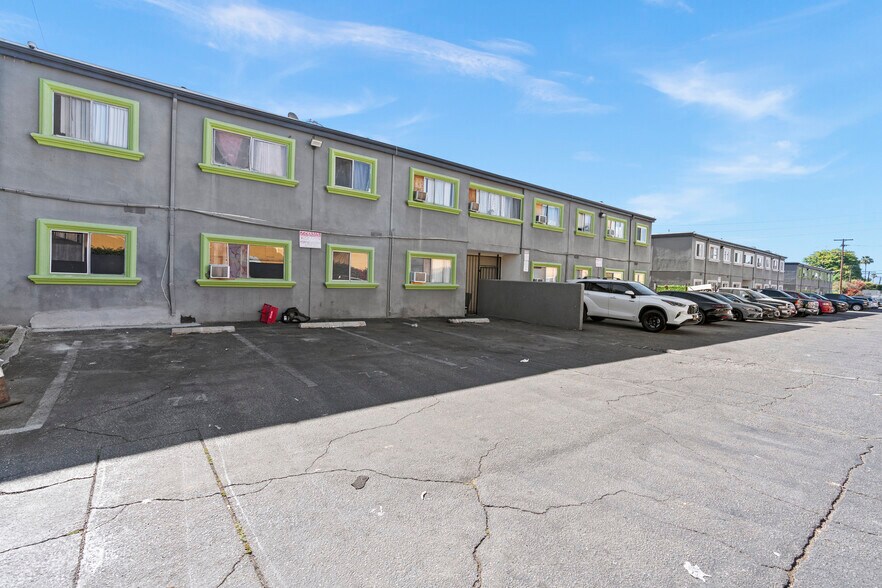 More Photos Of , Canoga Park Multifamily For Sale