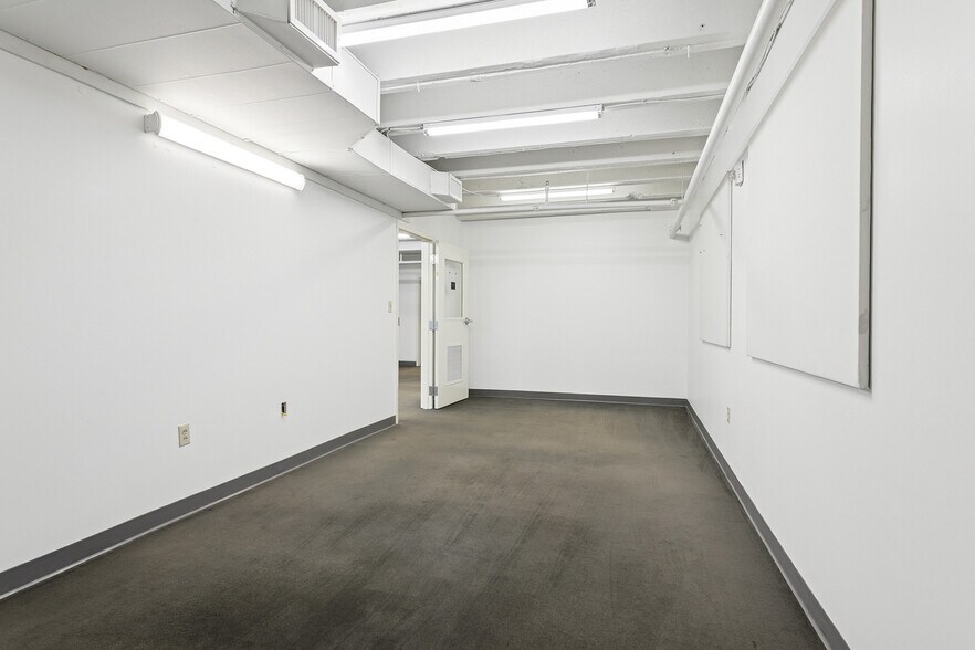 More Photos Of 300 N Broad St, New Orleans Supermarket For Lease