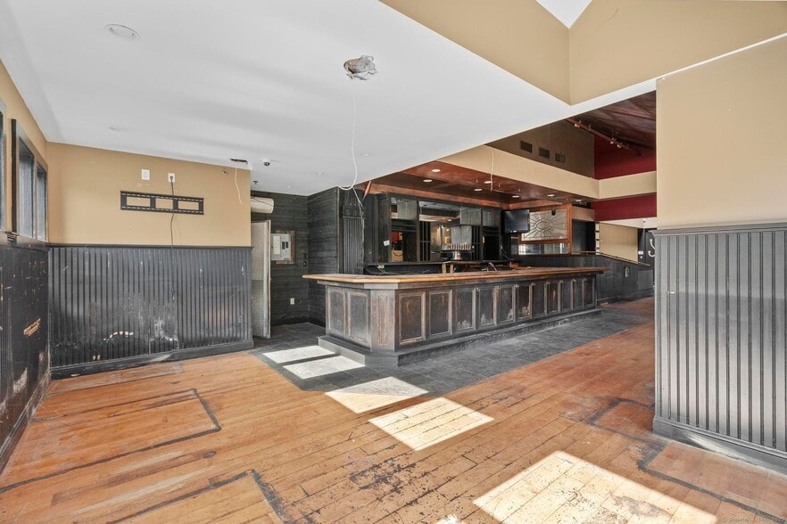 More Photos Of 24 W Main St, Avon Restaurant For Lease