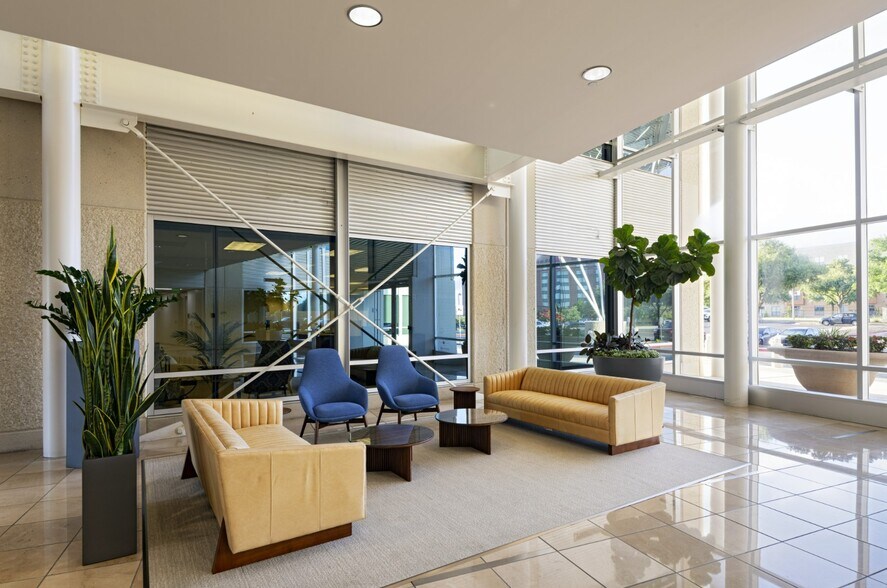 More Photos Of 810 Hester's Crossing, Round Rock Office For Lease