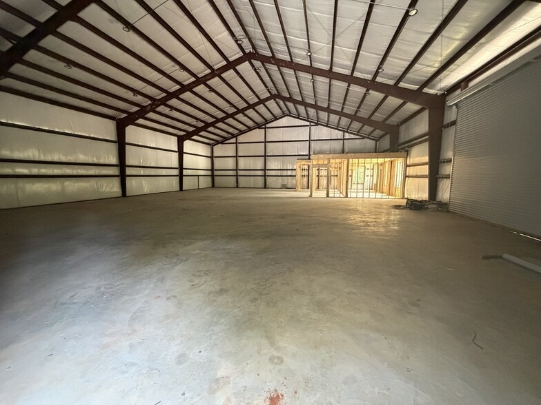 More Photos Of 2314 Wade Cir N, Conroe Warehouse For Sale