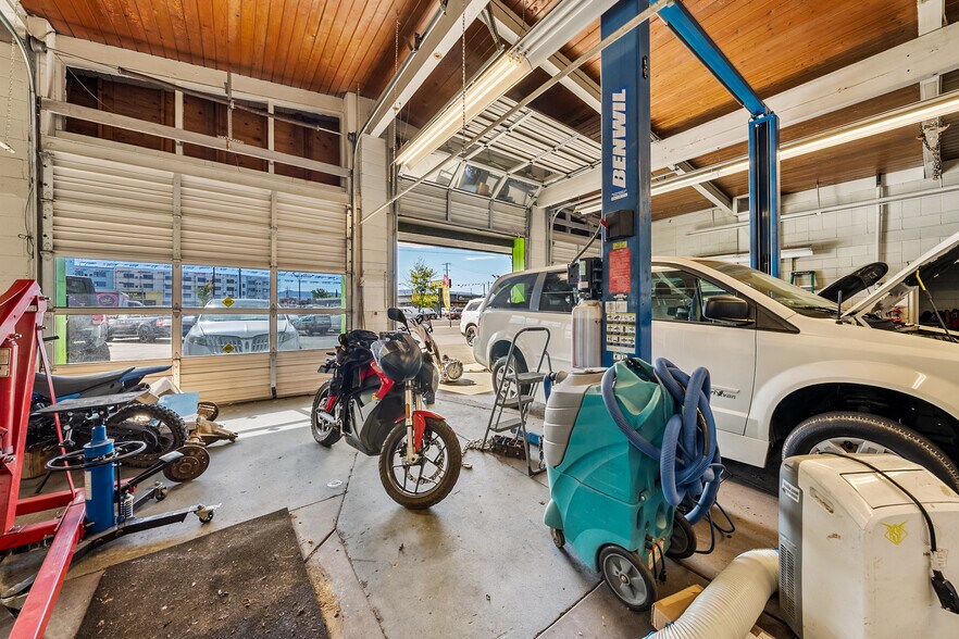 More Photos Of 348 N Riverside Ave, Medford Auto Repair For Lease