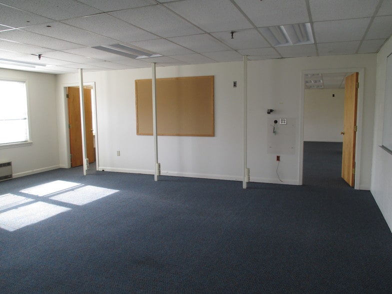 More Photos Of 23 McIntosh Ave, Dover Office For Lease