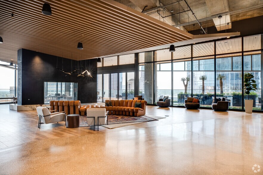 More Photos Of 405 Colorado St, Austin Office For Lease