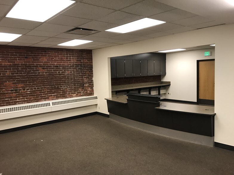 More Photos Of 2705 E Burnside St, Portland Office For Lease