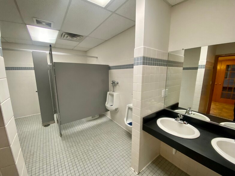 More Photos Of 411 W Lake Lansing Rd, East Lansing Unknown For Lease