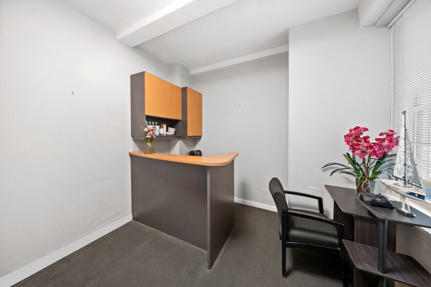 More Photos Of 122 E 82nd St, New York Apartments For Sale