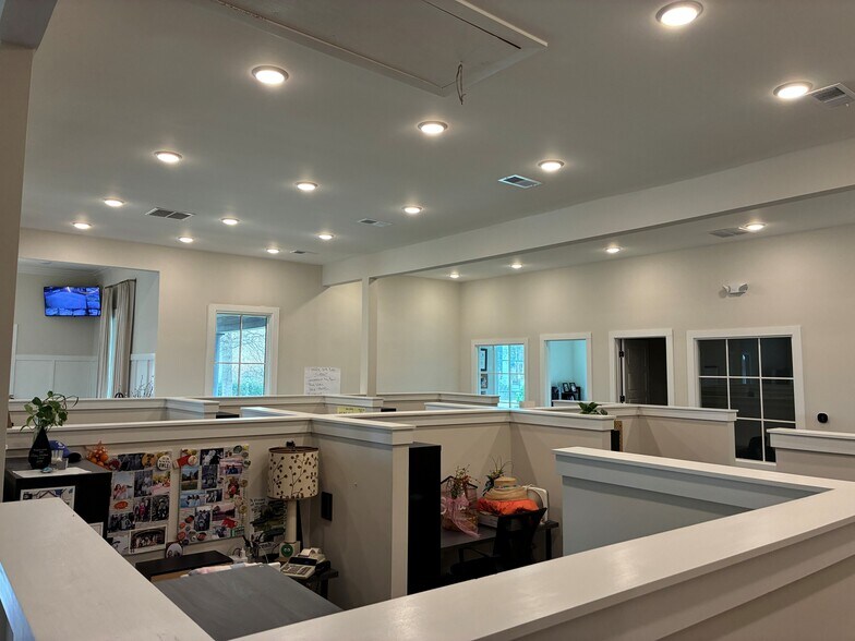 More Photos Of 981 S Cooper St, Memphis Freestanding For Sale