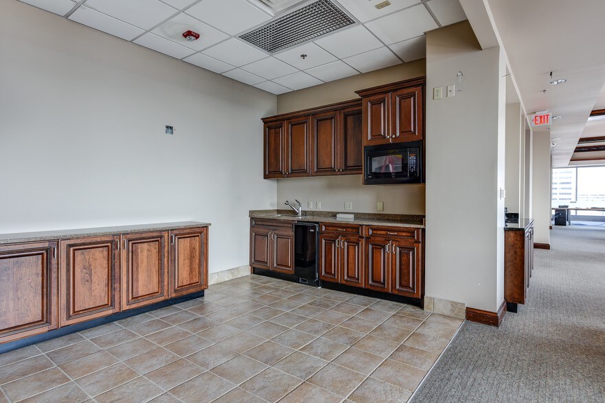 More Photos Of 607 Market St, Knoxville Office For Lease