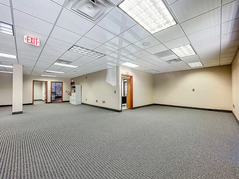 More Photos Of 5421 N 59th St, Tampa Office For Sale