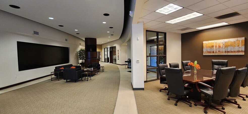 More Photos Of 3636 NE Broadway St, Portland Office For Sale