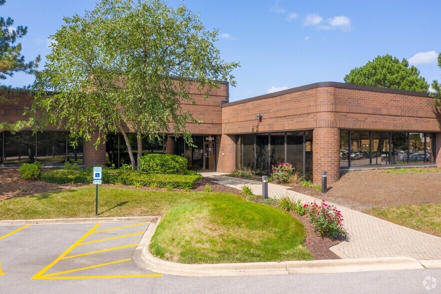 More Photos Of 3020 Woodcreek Dr, Downers Grove Unknown For Lease