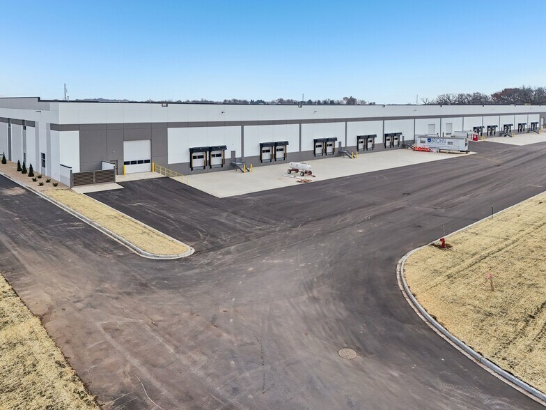 More Photos Of 4940 Cake Pky, Deforest Warehouse For Lease
