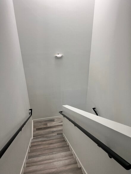 More Photos Of 6457 Hazeltine National Dr, Orlando Warehouse For Sale