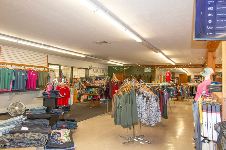 More Photos Of 110 N Broadway St, Broken Bow General Retail For Sale