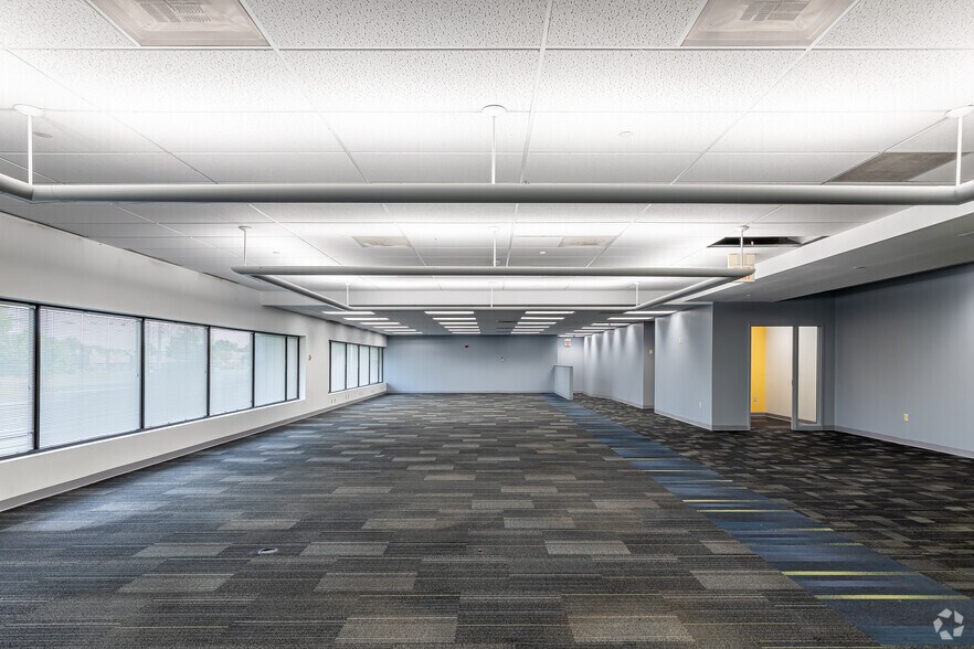 More Photos Of 2 Gateway Blvd, East Granby Office For Lease