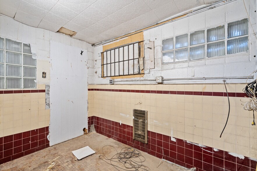 More Photos Of 1211 E Lewis St, Pasco Convenience Store For Sale